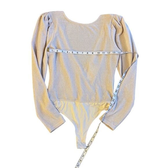 ASTR Low V Open Back Long Puff Sleeve Cream Bodysuit Size M - Picture 9 of 10